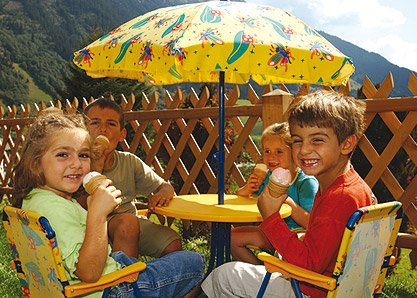 Hausgemachtes Eis im Garten